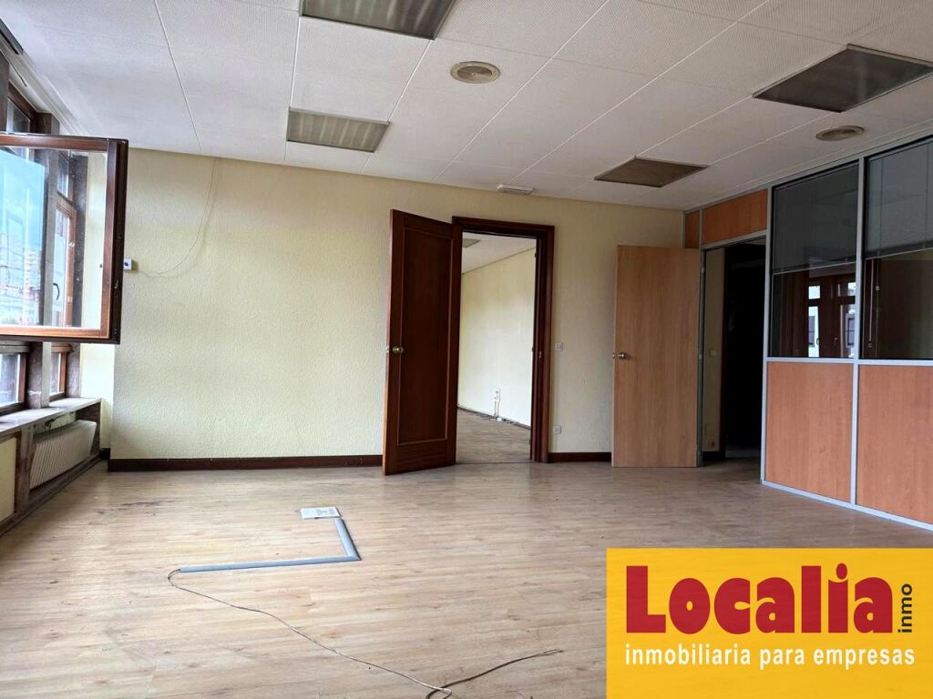 Foto excepcional local para oficinas en santander.