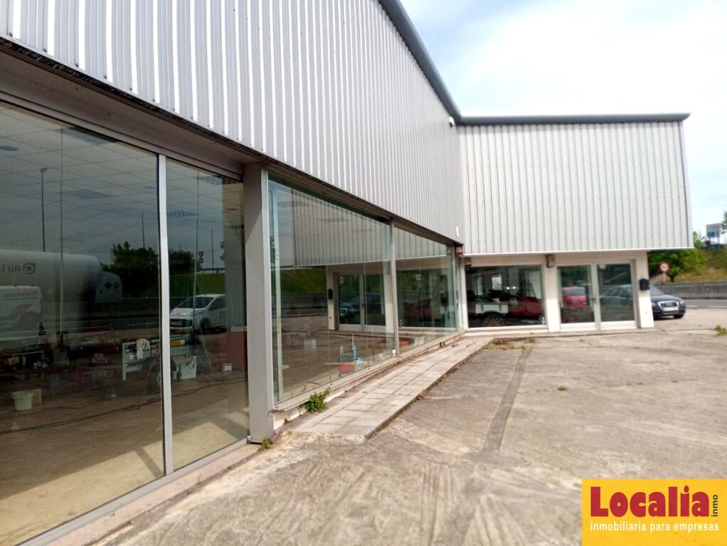 atractiva nave comercial en alquiler en maliaño. foto grande (2)