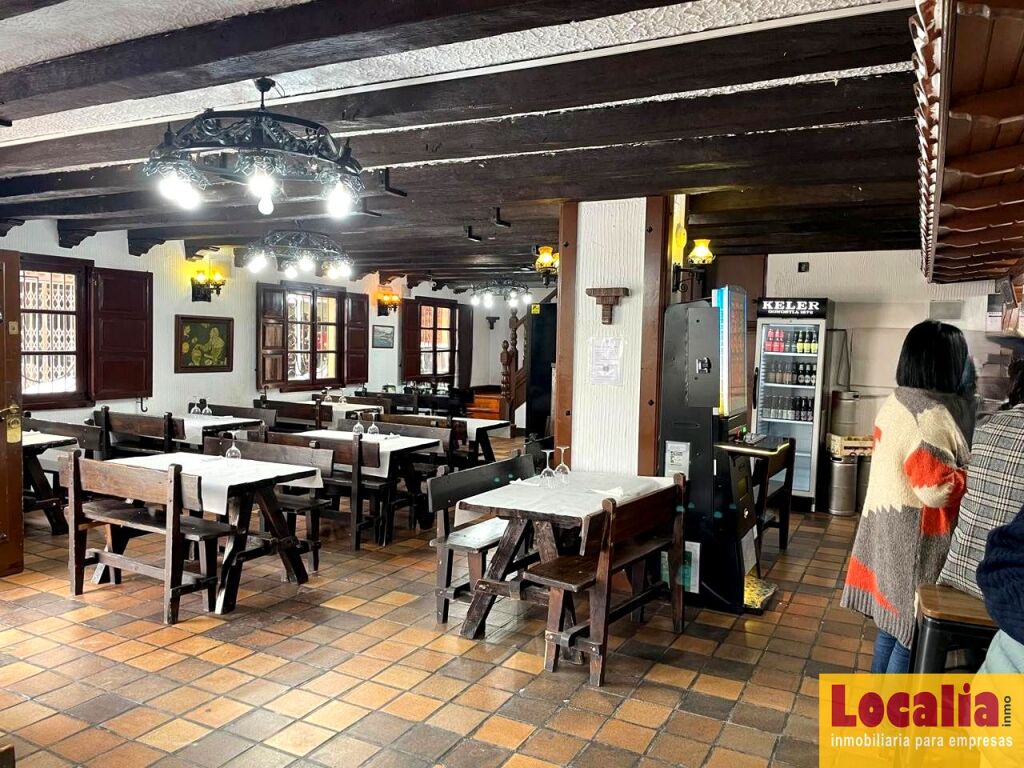 singular bodegón en venta en laredo. foto grande (2)