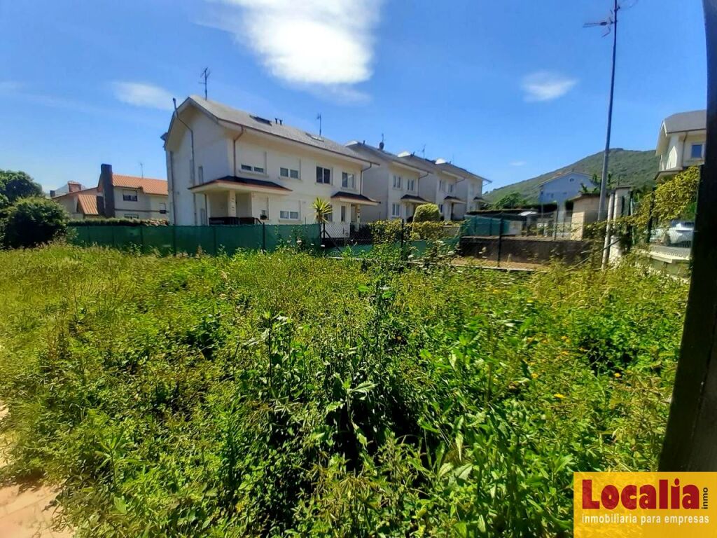 Foto amplio chalet adosado a estrenar. castro urdiales