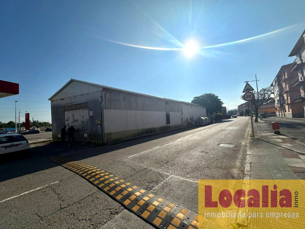 Foto nave industrial de 100 metros en torrelavega.