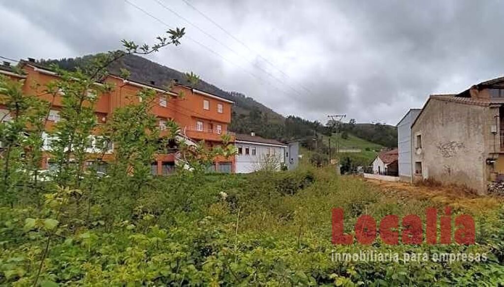 Foto solar urbano: 1012 m² en somahoz, cantabria