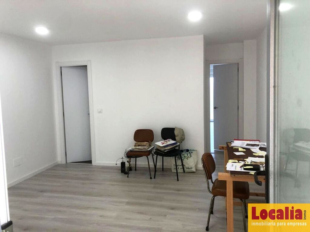 No pierdas oportunidades te da  de segunda mano - Atractivo local comercial en venta, Torrelavega.