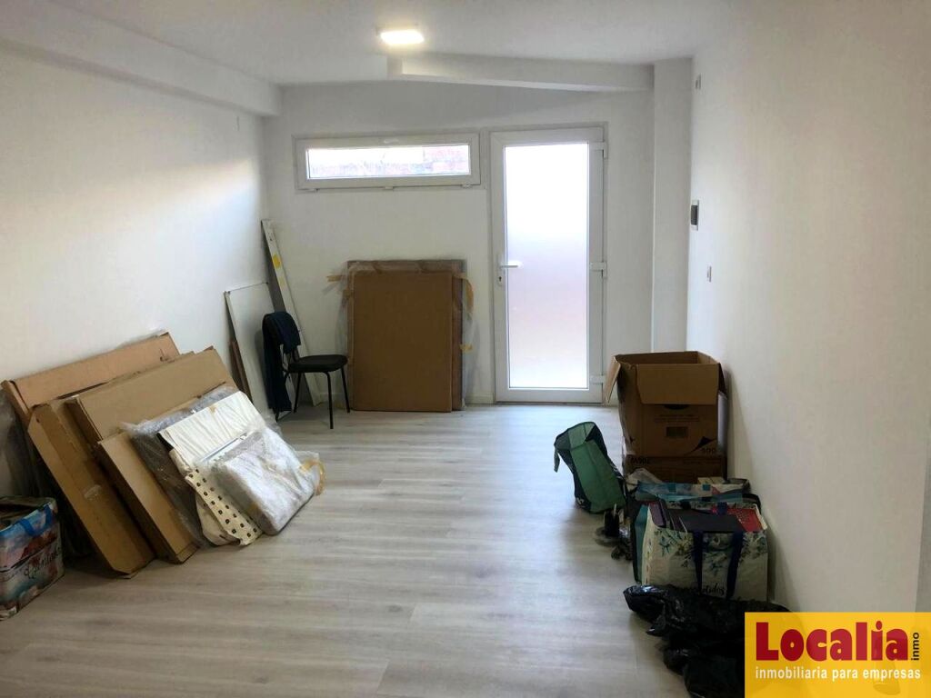atractivo local comercial en venta, torrelavega. foto grande (2)