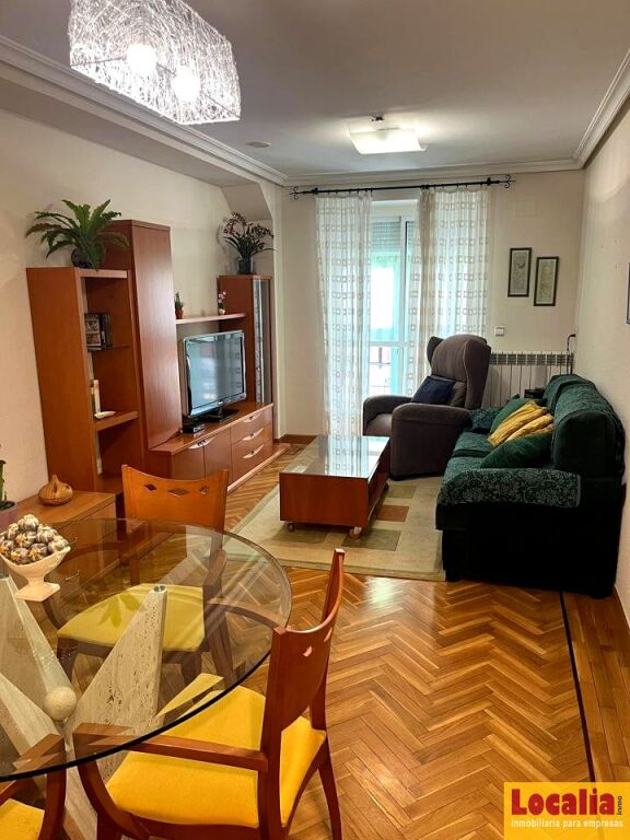 Bonito piso centro  de segunda mano - Cómodo y amplio piso en alquiler. Palencia
