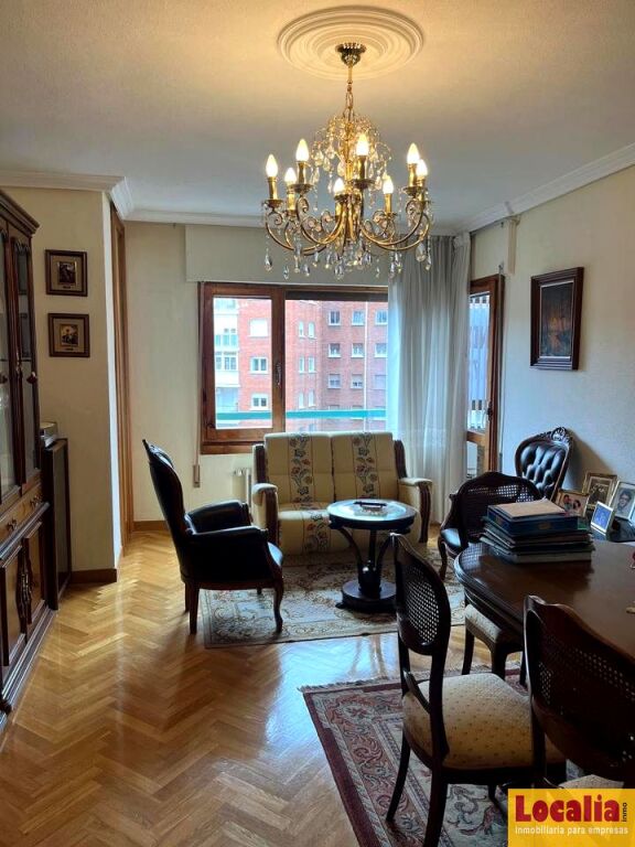 Garajes venta centro  de segunda mano - Estupendo y amplio piso en venta. Palencia