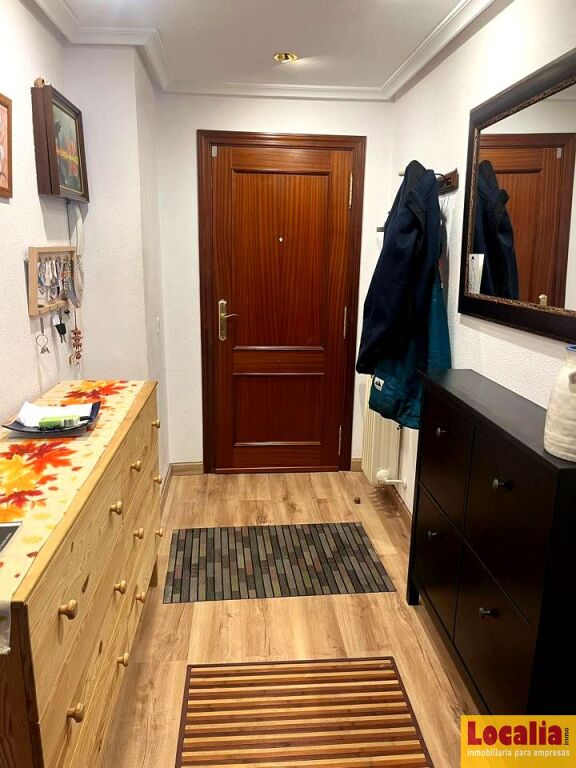 Casa planta gran  de segunda mano - Atractivo piso con garajes y trastero en Palencia