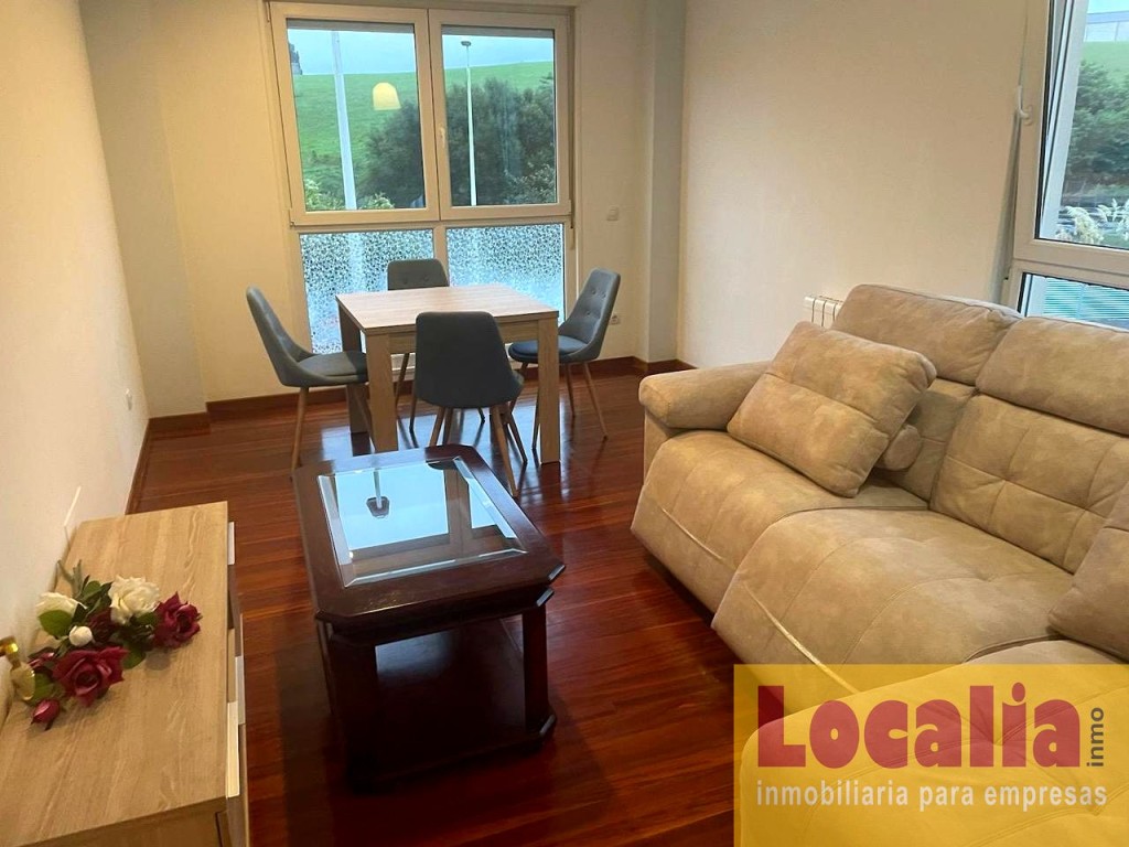 Piso amplio con garaje en alquiler en Torrelavega.