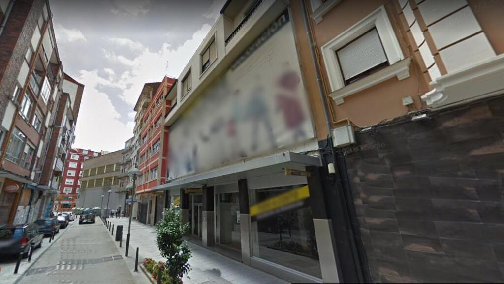 Foto edificio comercial en torrelavega