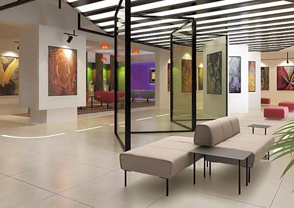 Foto nave comercial a las puertas de santander