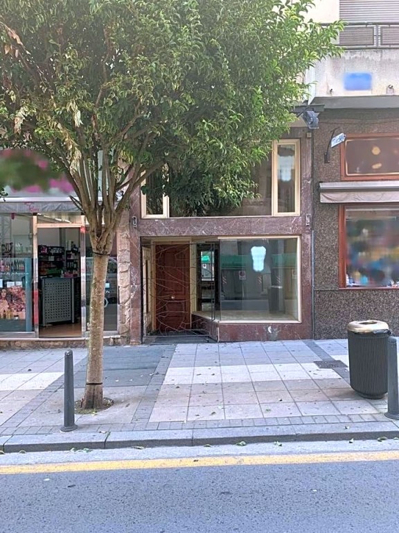 Foto local comercial a pie de calle en centro santander