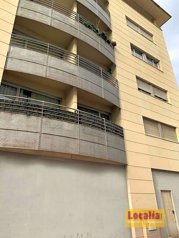 Foto local comercial en bruto junto a el corte inglés