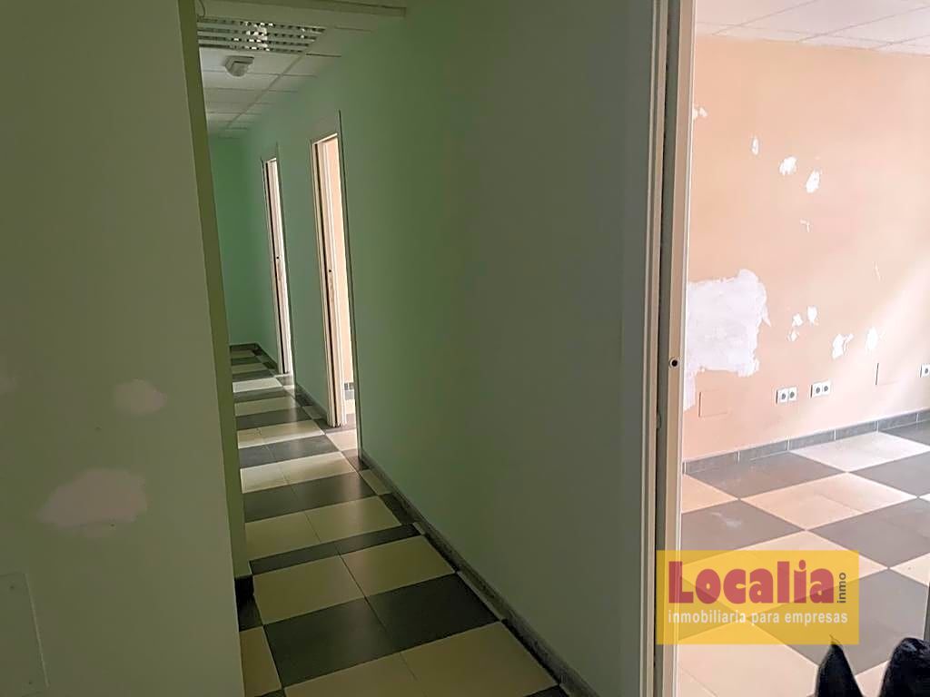 Foto oficina en edificio profesional en torrelavega