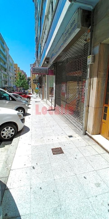 amplio local comercial en santander foto grande (3)