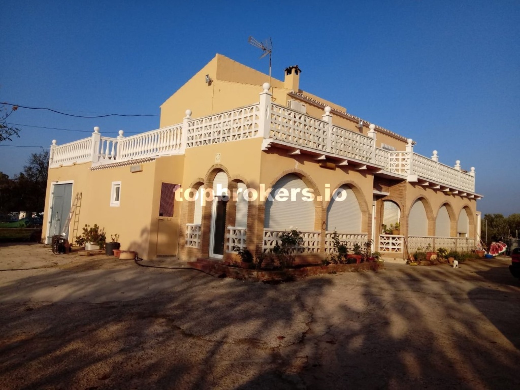 Chalet en venta en Linares