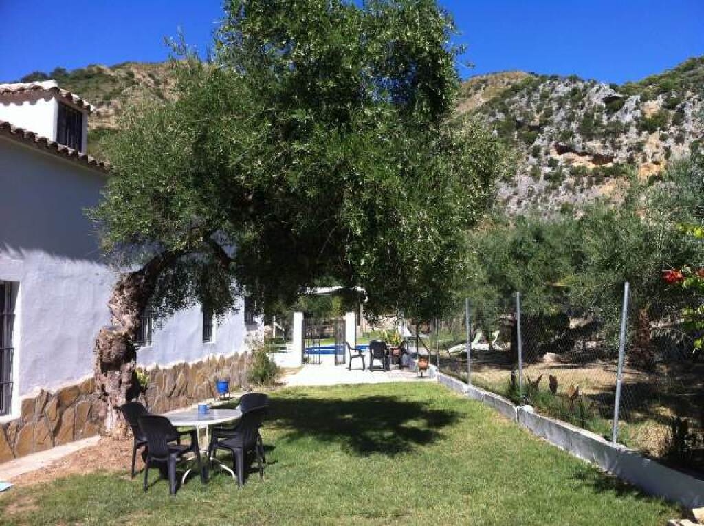 casa de campo-masía en venta en zahara de la sierra cádiz foto grande (2)