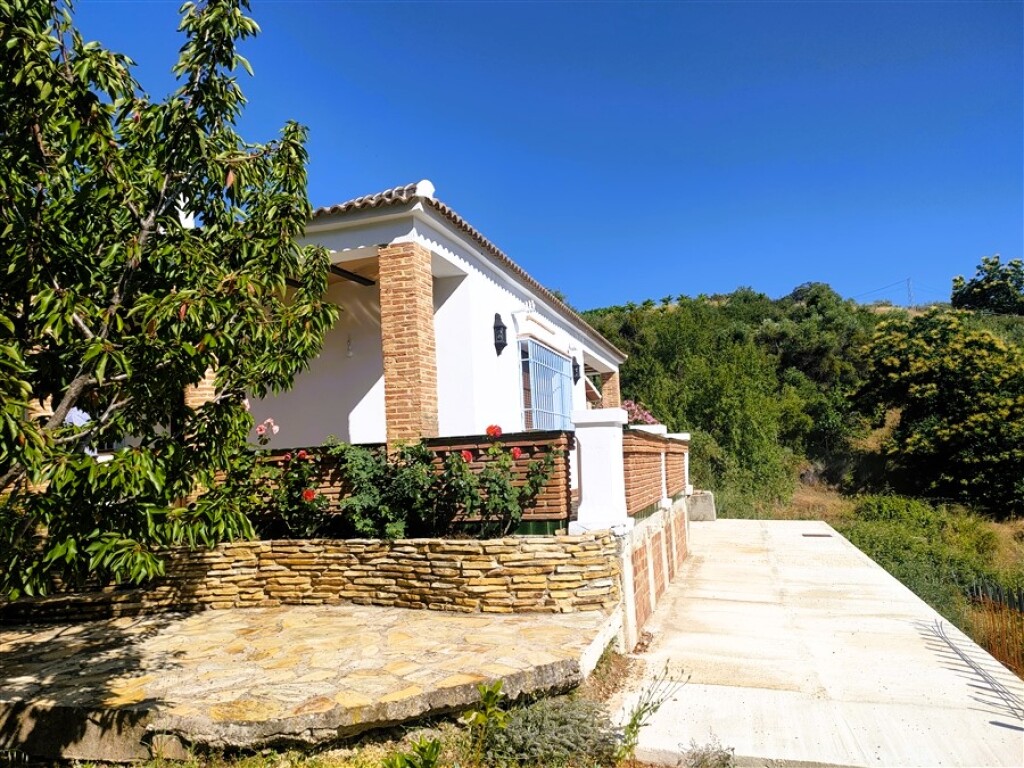 Tractor sin documentacion  de segunda mano - Casa de campo-Masía en Venta en Cartajima Málaga