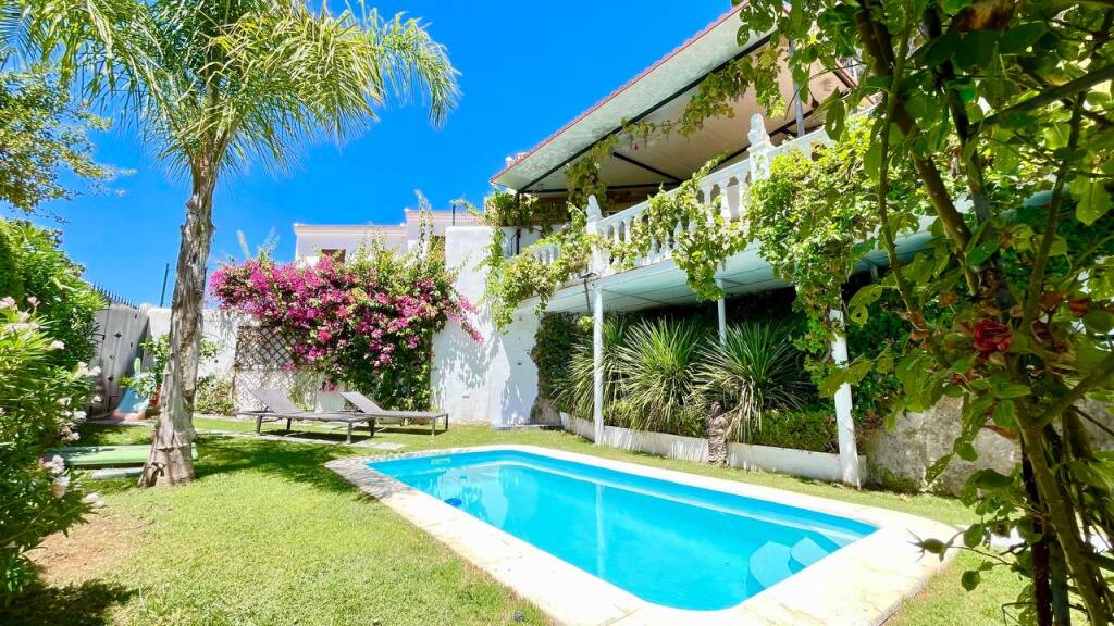 Foto casa-chalet en venta en atajate málaga