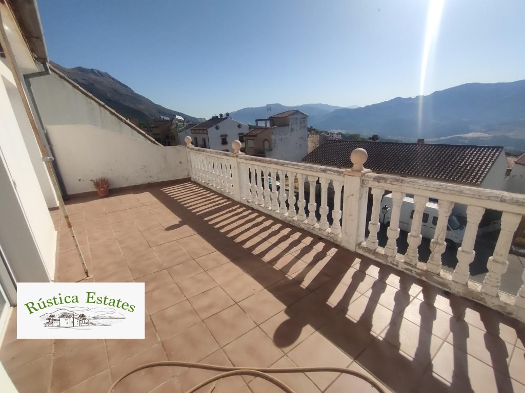 Foto adosada en venta en cortes de la frontera málaga