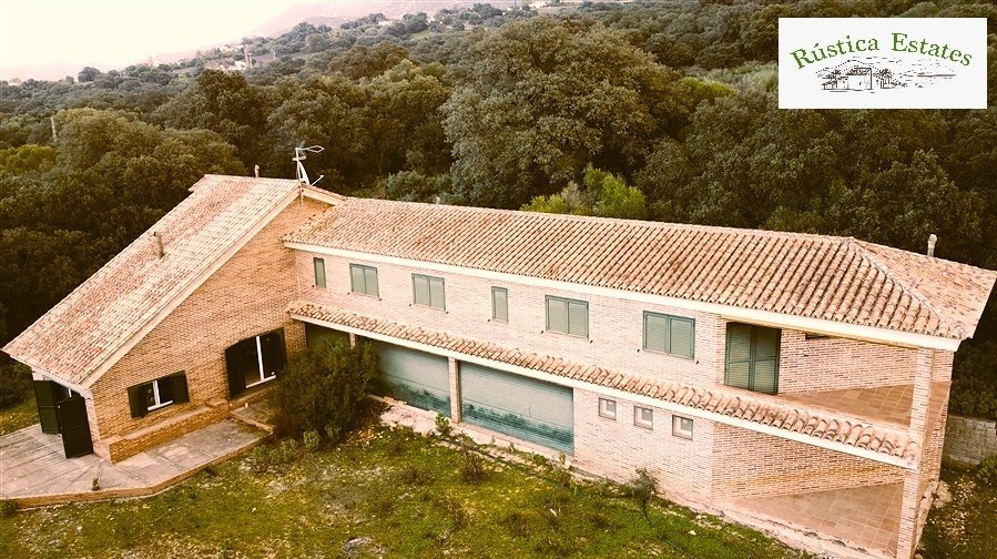 Casa-Chalet en Venta en Benalauria Málaga