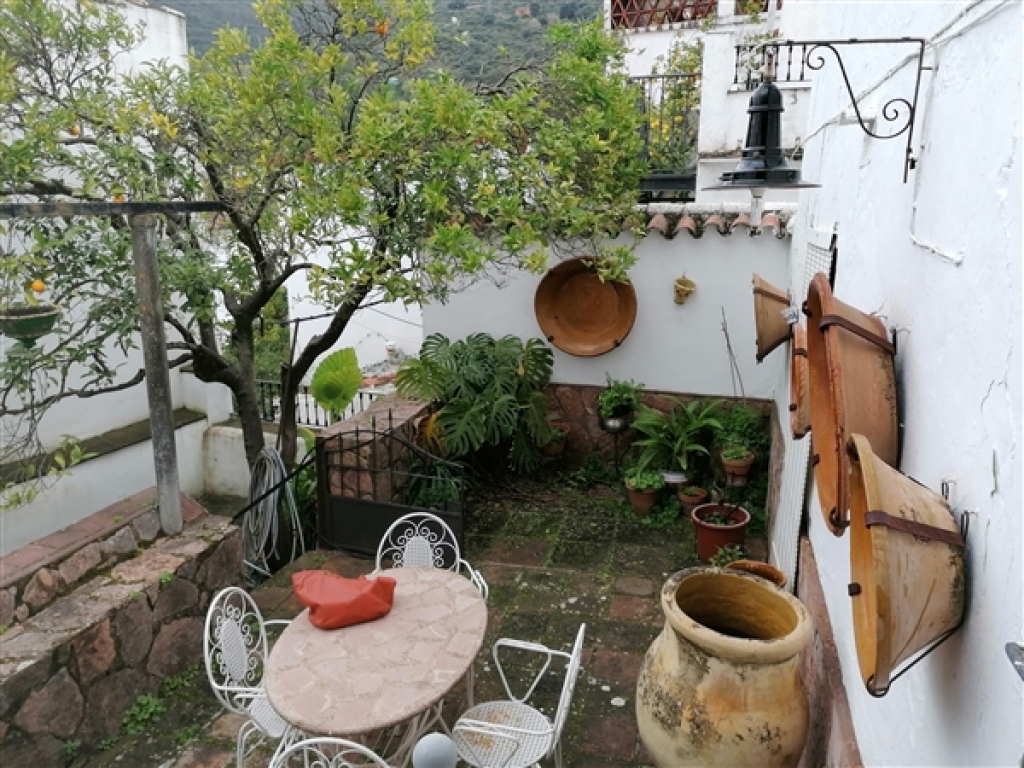 casa de pueblo en venta en benadalid málaga foto grande (2)