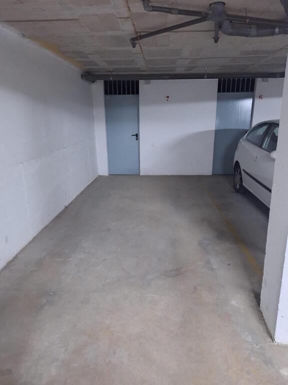 estupenda oportunidad, venta de 5 plazas de garaje en la zona del instituto en coria del rio!!! foto grande (2)