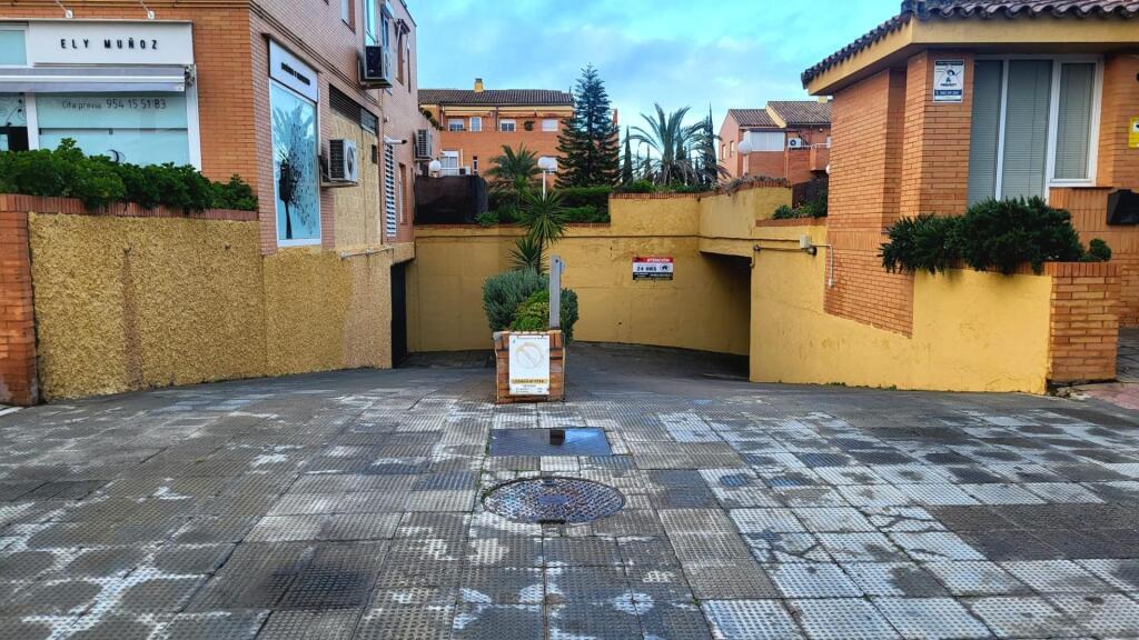 Foto 2 amplias plazas de garaje doble en urbanización jardines de santa eufemia!!!