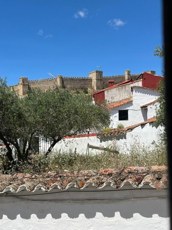 Foto gran casa de pueblo en el centro de santa olalla. ideal inversor!!