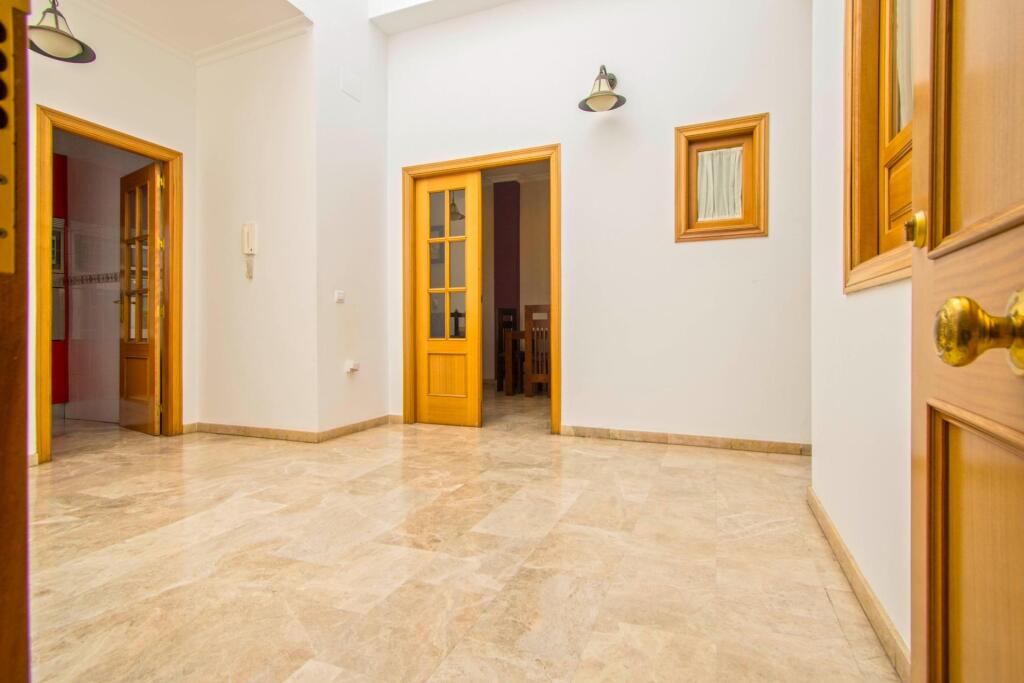 precioso piso en mairena del alcor junto plaza de los pintores!! foto grande (2)