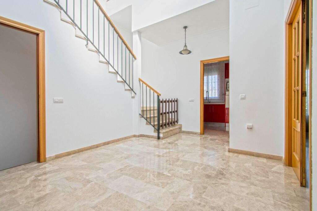 precioso piso en mairena del alcor junto plaza de los pintores!! foto grande (3)