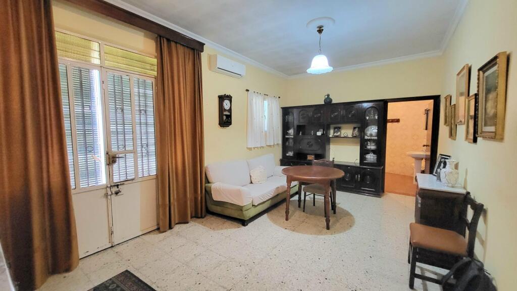 gran casa del pueblo en pilas, muy cerca de la plaza de la constitución y bodega en funcionamiento!! foto grande (2)