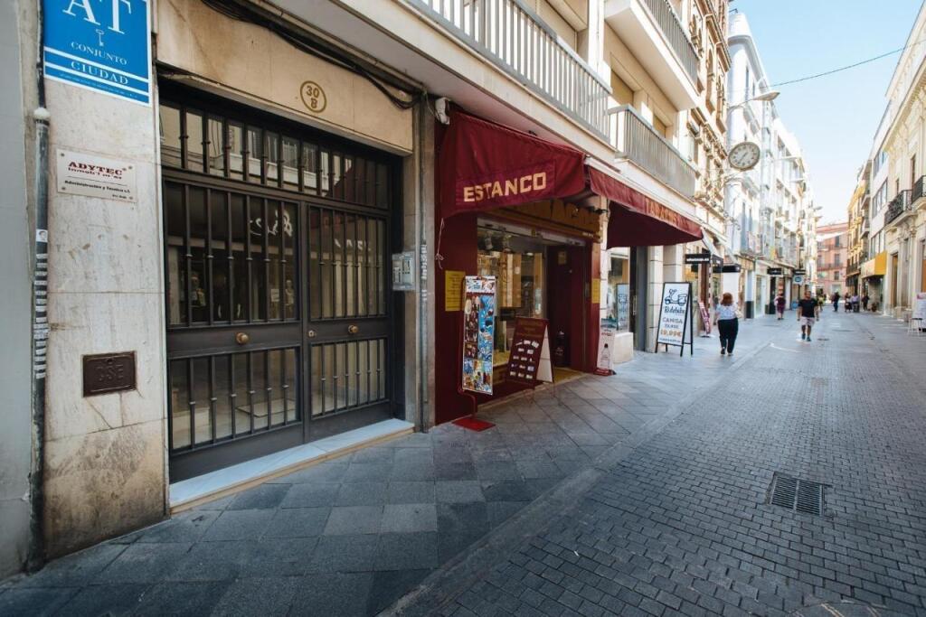 Foto oportunidad, oficina en alquiler en pleno centro de sevilla!!!