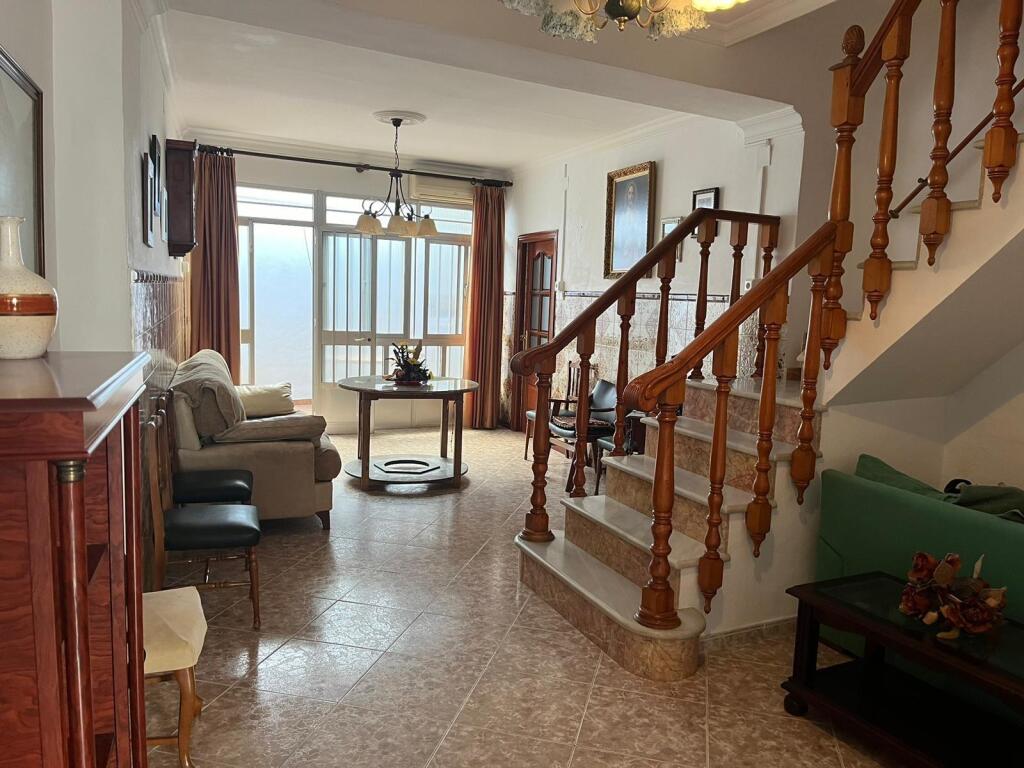 Pila lavadero  de segunda mano - Gran casa de pueblo en el centro de Pilas!!!
