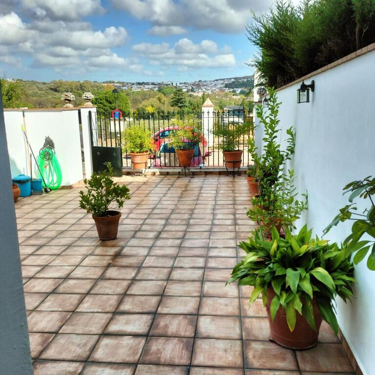 gran vivienda adosada en cazalla de la sierra con fantásticas vistas a la sierra!!! foto grande (2)