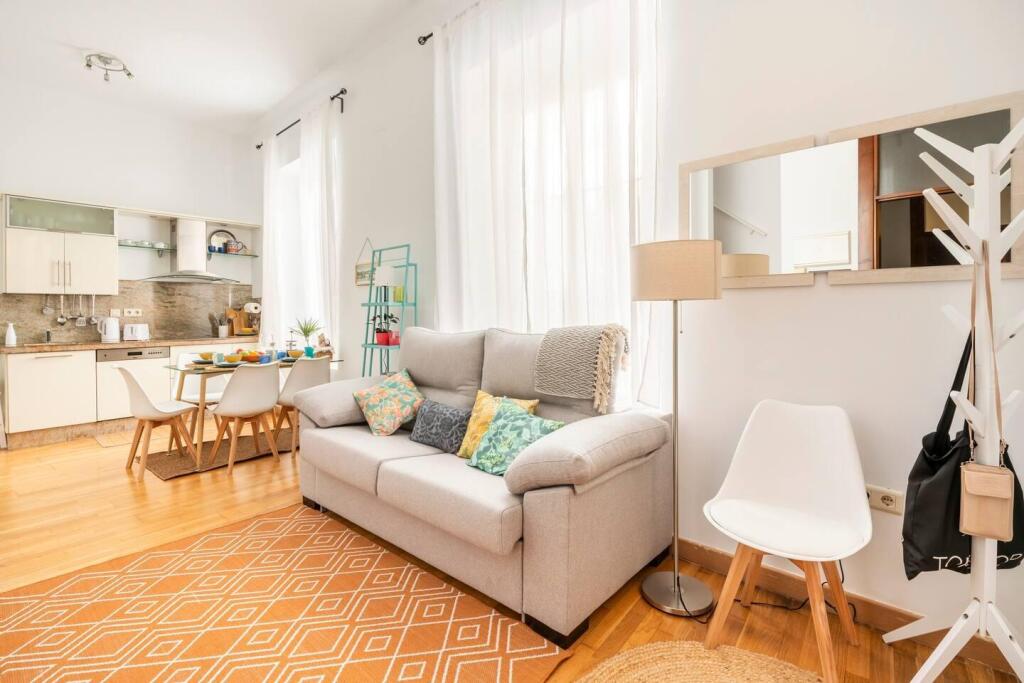 espectacular vivienda en el barrio de san luis con licencia vut!!!! foto grande (2)