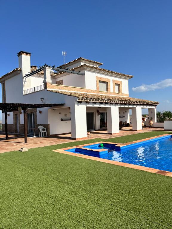 Foto espectacular chalet en écija, en urbanización privada cerro de san cristóbal!!