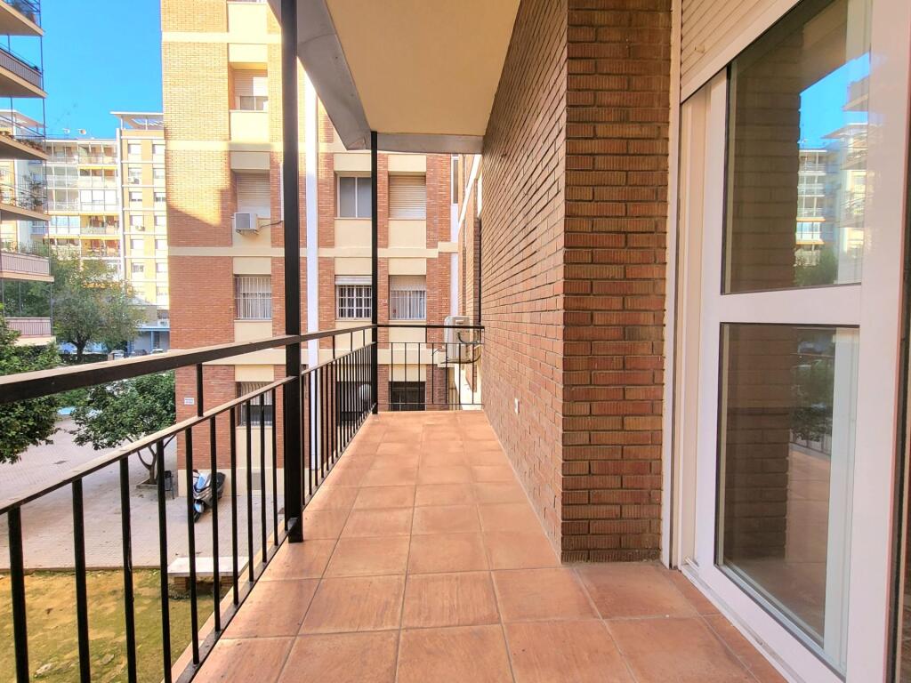 Foto fantástico piso en alquiler en el corazón de los remedios, con amplia terraza y parking!!!