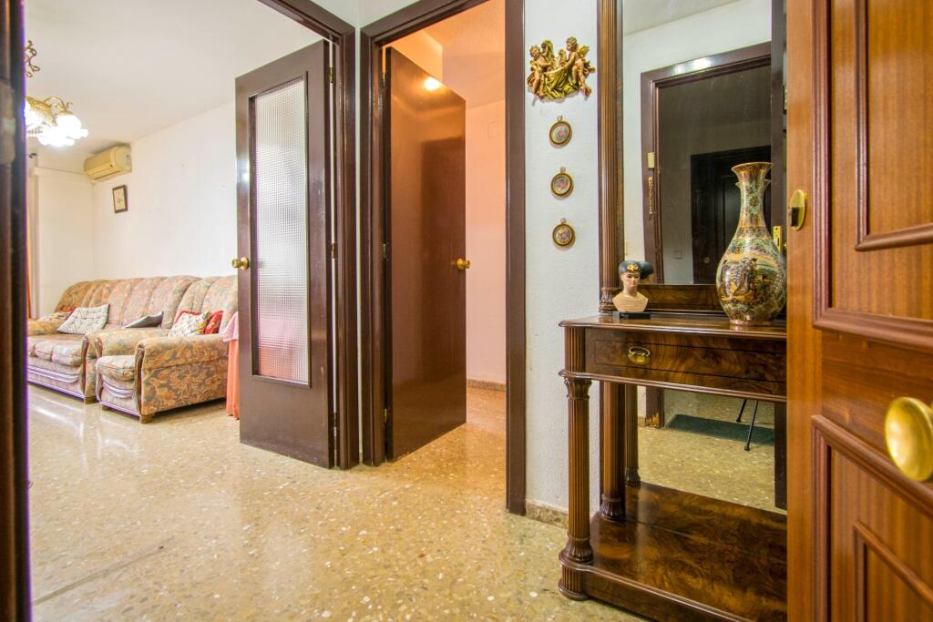 magnífico piso en urb. puerta este 2 con plaza de garaje en planta sótano!!! foto grande (2)