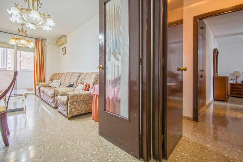 magnífico piso en urb. puerta este 2 con plaza de garaje en planta sótano!!! foto grande (3)