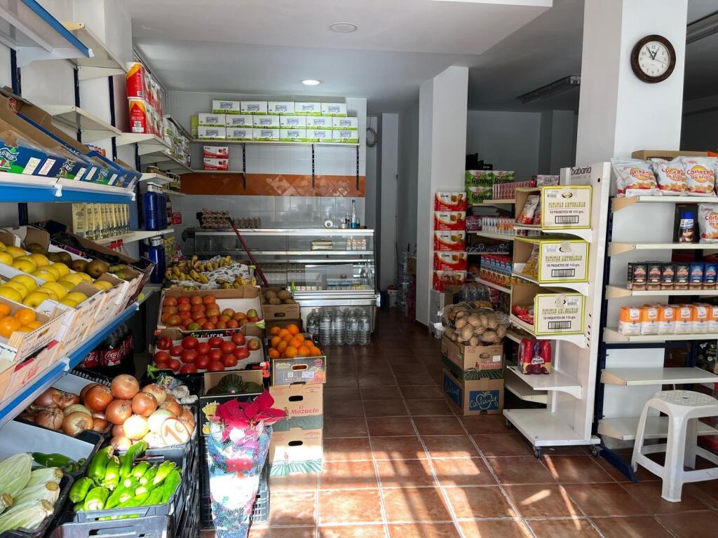 local comercial en venta en c/ torrelaguna foto grande (3)