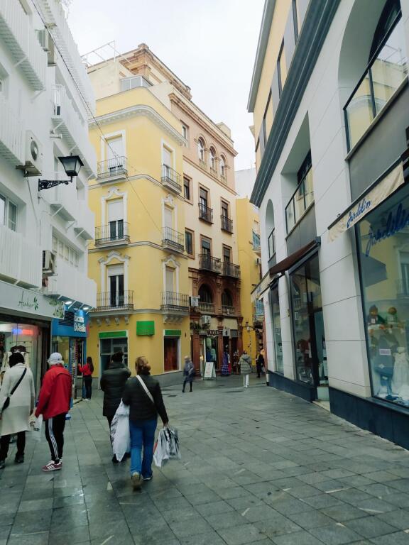 estupenda plaza de garaje junto plaza del salvador!!!! foto grande (2)
