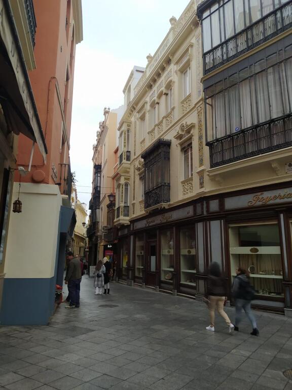 estupenda plaza de garaje junto plaza del salvador!!!! foto grande (3)