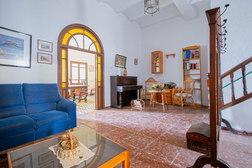 gran casa de pueblo en el centro de utrera!! foto grande (3)