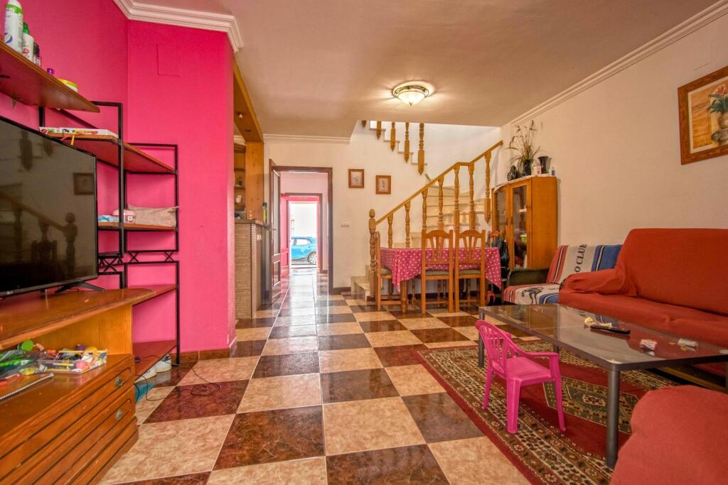 gran casa en almonte frente centro de salud!!! foto grande (3)