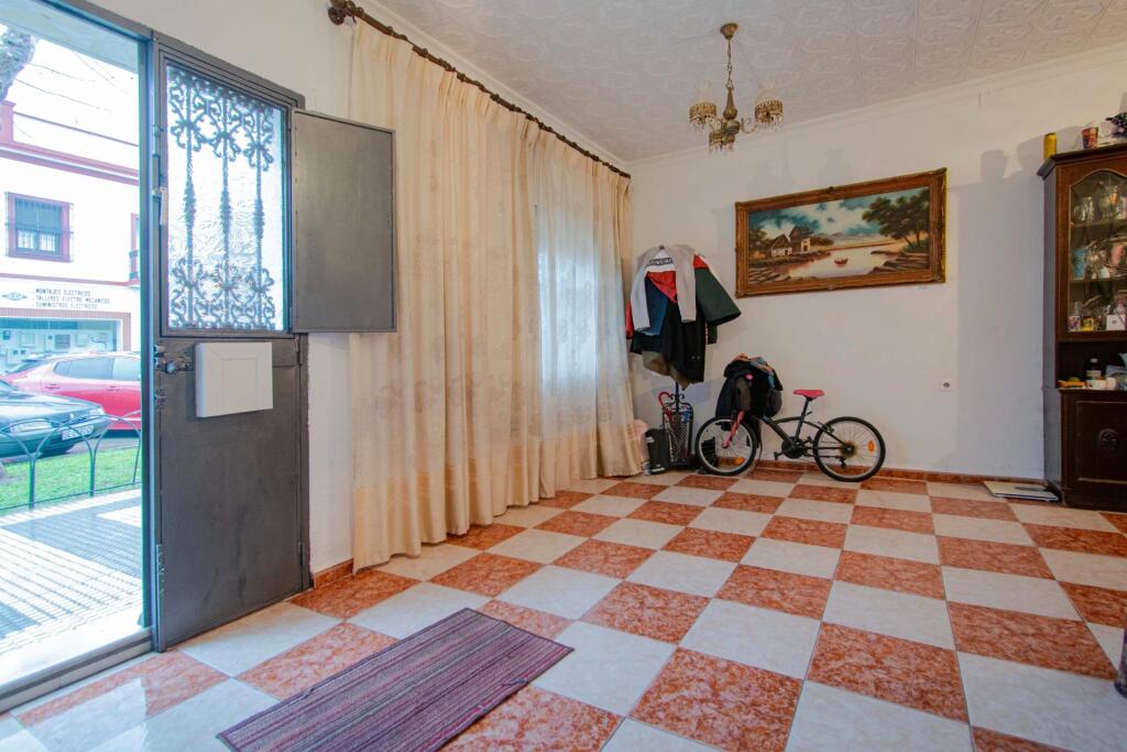 gran casa con patio y azotea en brenes!!! foto grande (2)