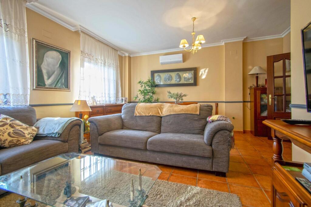 magnífica vivienda pareada en alcalá de guadaira!!! foto grande (3)