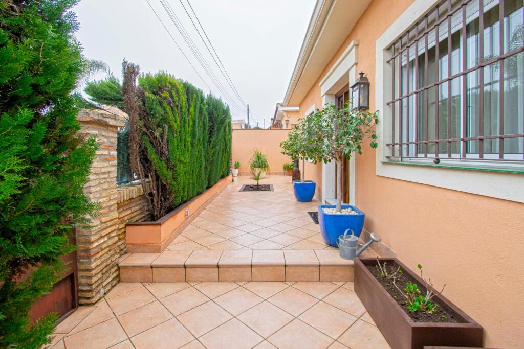 espectacular chalet de una planta en gines!!! foto grande (3)