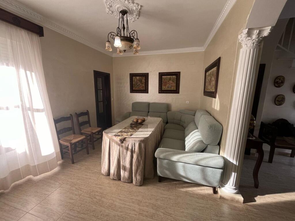 gran vivienda adosada en pilas, junto plaza de las carreritas!!! foto grande (2)