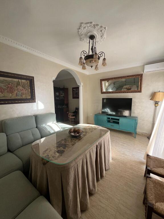 gran vivienda adosada en pilas, junto plaza de las carreritas!!! foto grande (3)