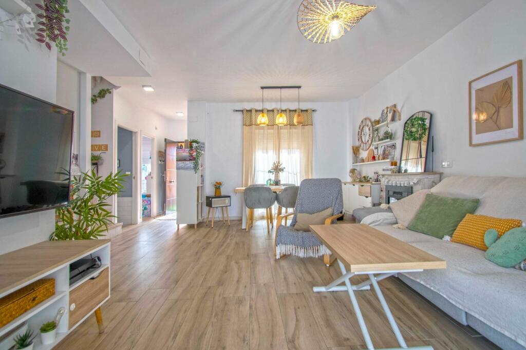 gran vivienda adosada en bormujos, junto polideportivo municipal!!! foto grande (3)